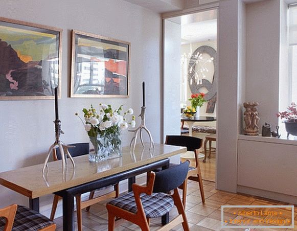 Narrow dining table in the dining room