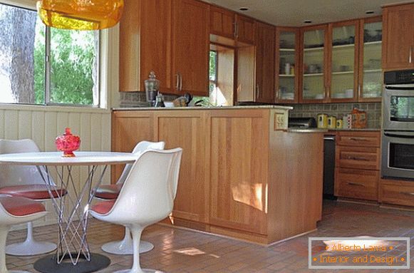 Dining area in the kitchen