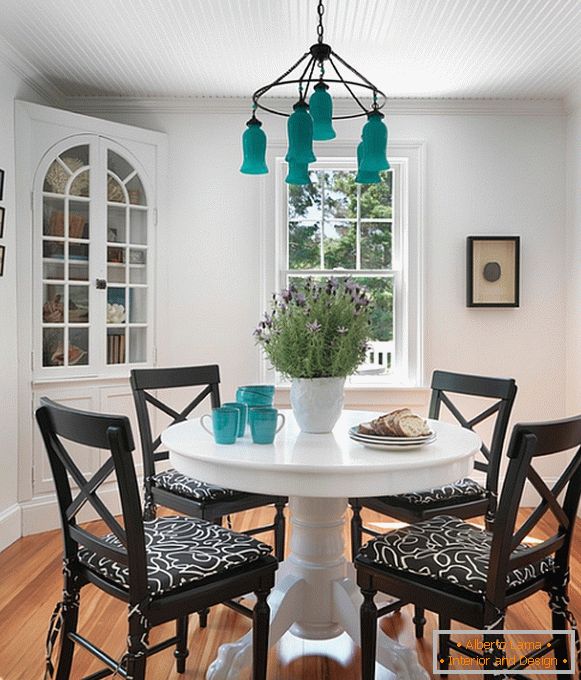 Turquoise lamp in black and white dining room