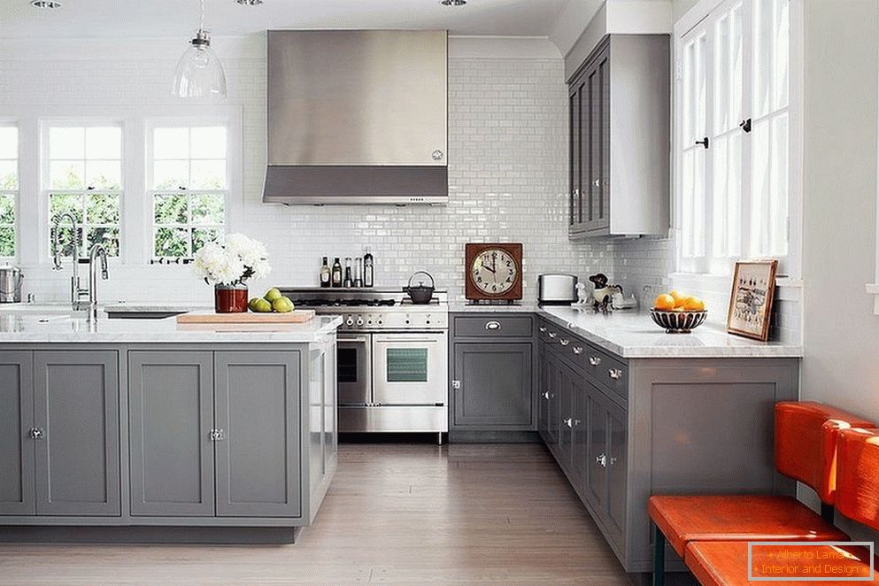 Bright accent in the gray-white interior of the kitchen