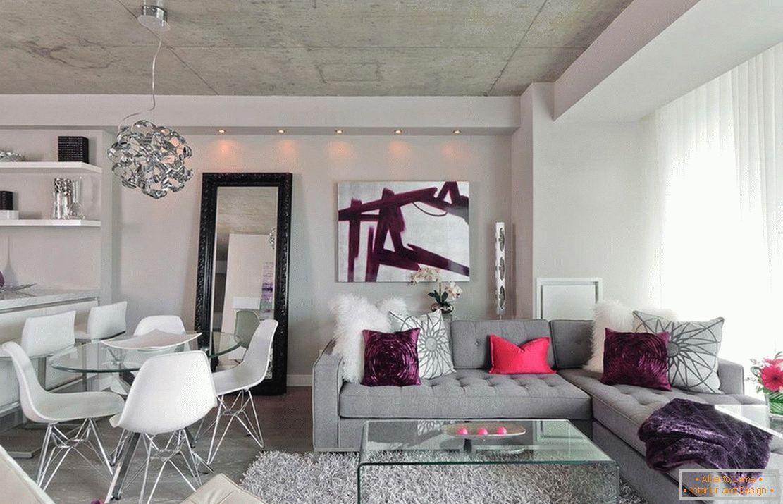 The combination of a gray sofa and white walls in the interior