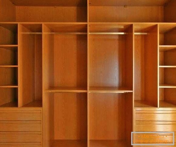 Wooden cupboard for bedroom - photo of interior design
