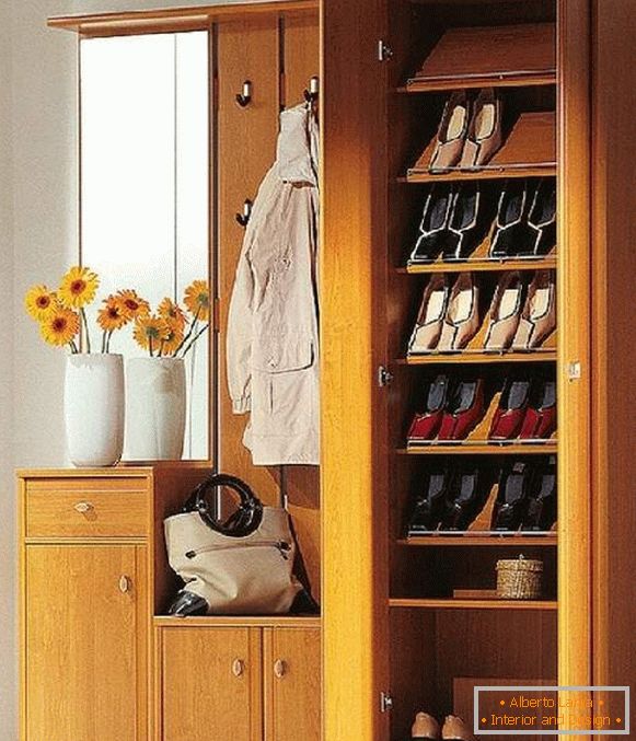 closet for shoes in the corridor, photo 39