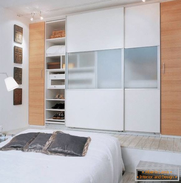Idea for lighting a wardrobe in the bedroom