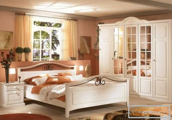 Cupboard in the bedroom in beige tones