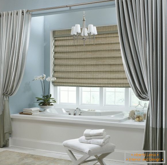 Gray-blue curtains on the eyelets - photo in the bathroom
