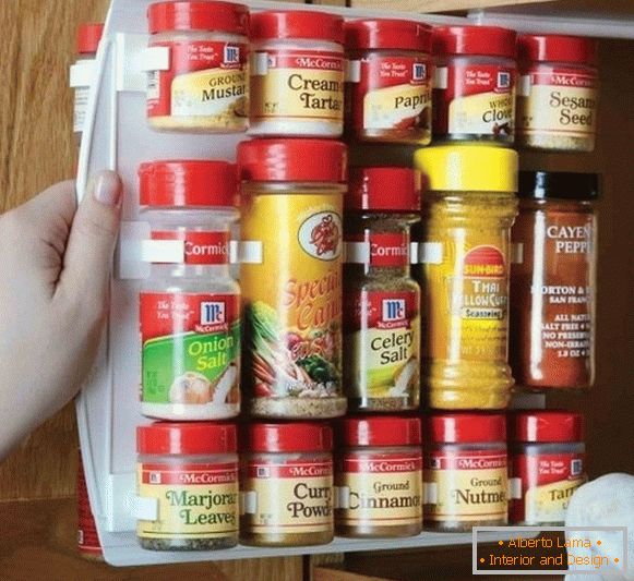 Retractable storage for spices