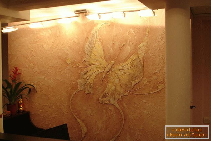 Beautiful decoration of walls with decorative plaster