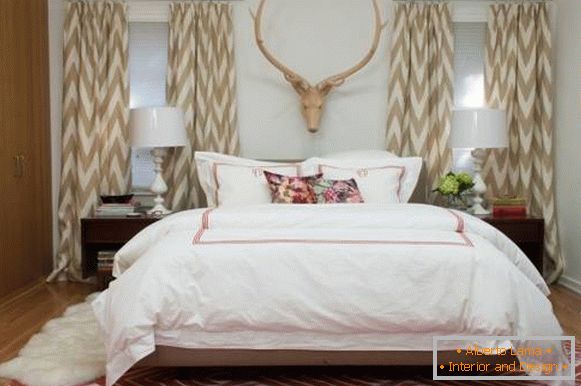 Beautiful design of bedroom curtains in beige color