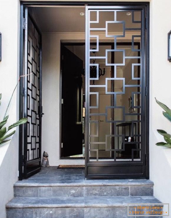 Geometric design of entrance doors from metal