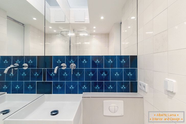 Blue tiles on the wall in the bathroom
