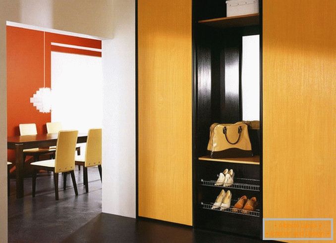 Narrow built-in wardrobe compartment in the hallwayфото