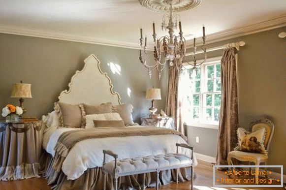 The combination of classic style and chic chic in the bedroom