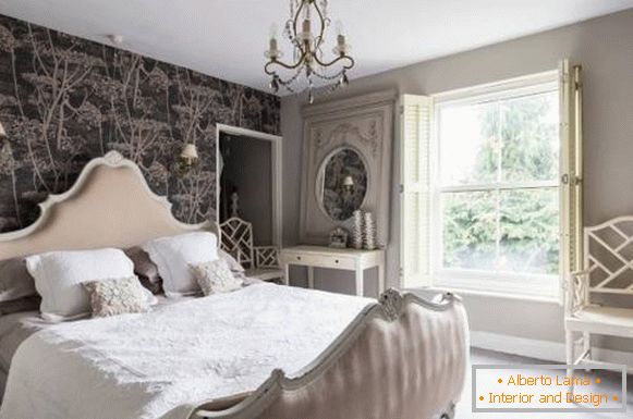 Shebbie chic in the interior of the bedroom with brown and cream tones