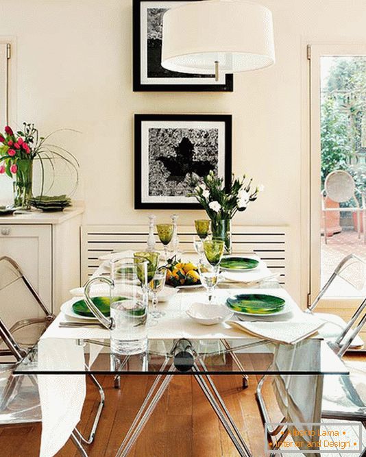 Dining table of clear glass