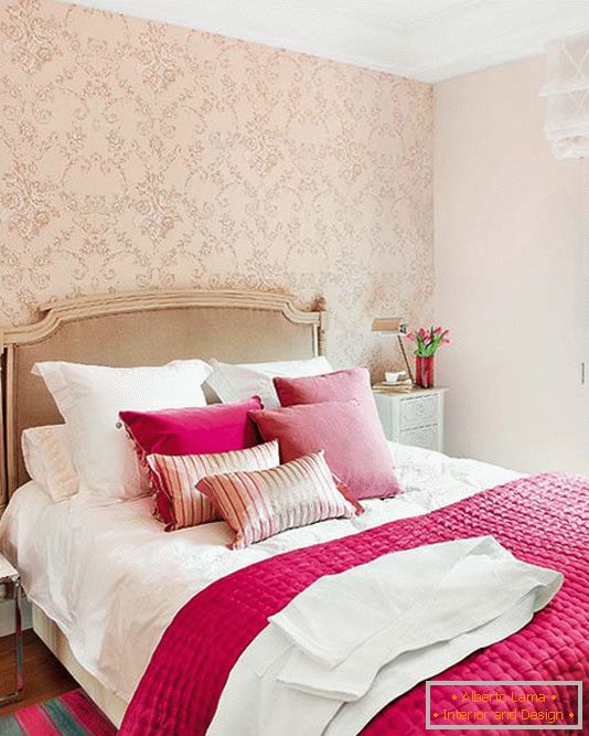A combination of bright pink and champagne in the design of the bed