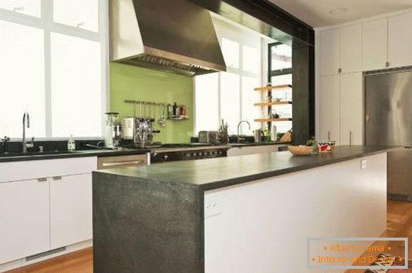 Apron for kitchen from glass - photo in interior design