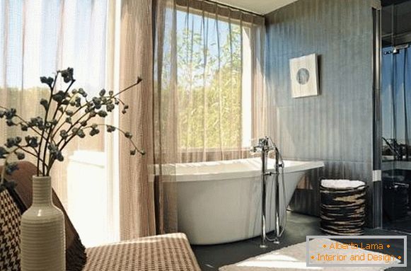 Transparent curtains in the design of the bathroom