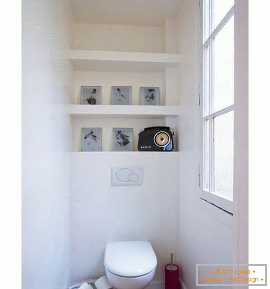 Toilet of a small studio apartment in Paris