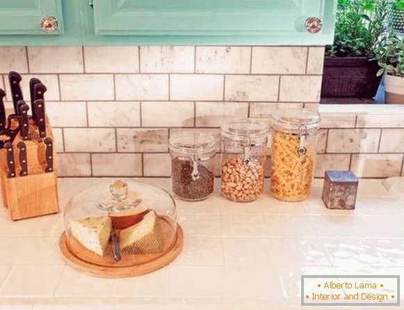 Tile in the role of countertops for the kitchen