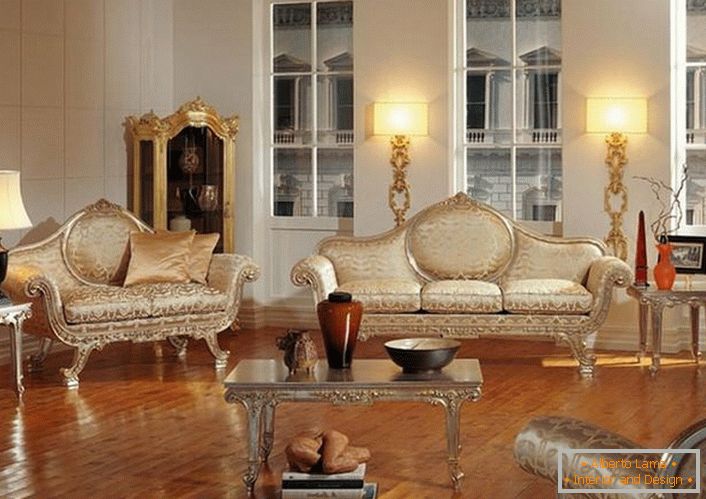 A baroque living room in a typical city apartment.