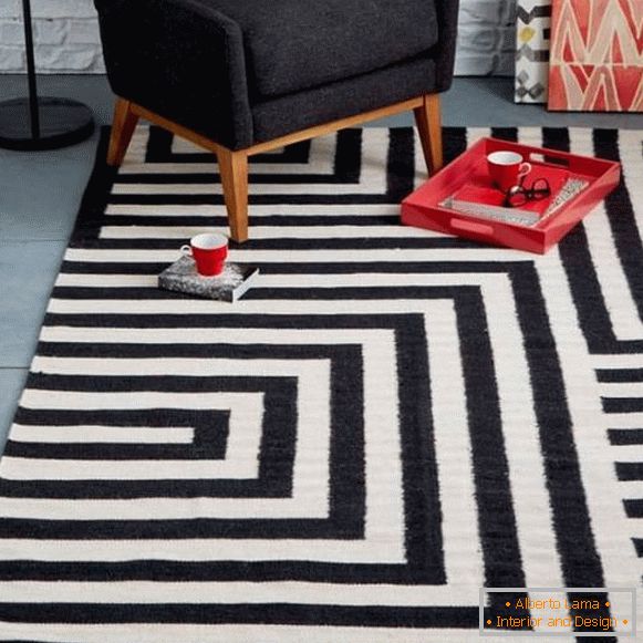 Carpet with geometric pattern