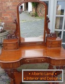Dressing table in classic style