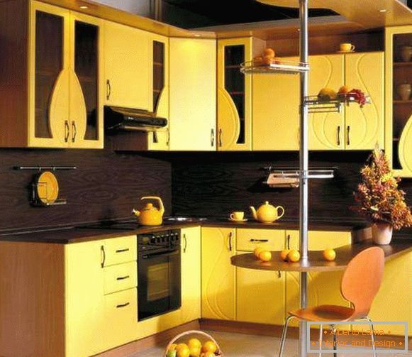 Yellow corner kitchen with breakfast bar
