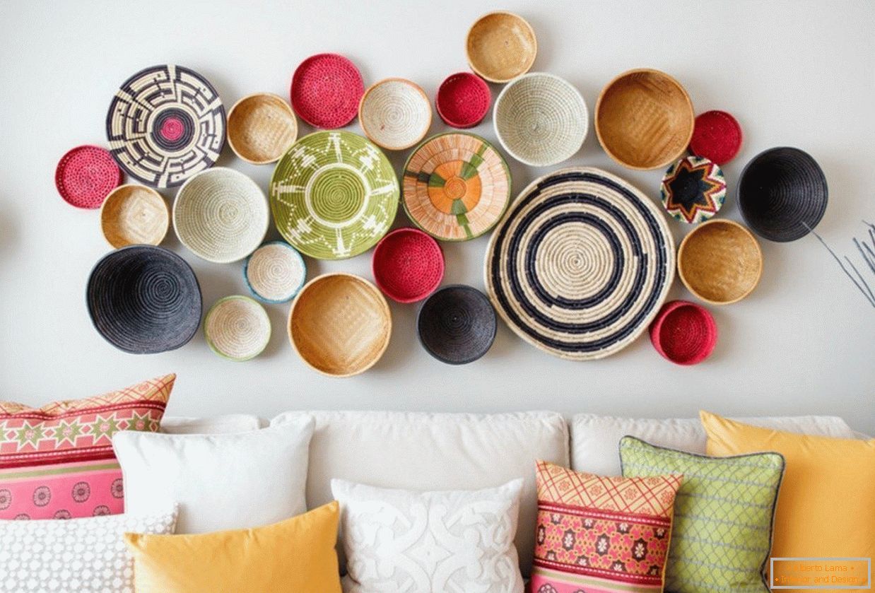Colorful plates for wall decoration