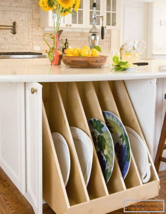 Drawers for storing dishes in the kitchen