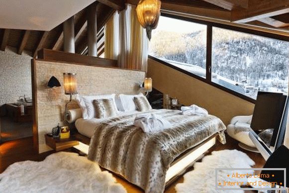 luxurious-bedroom-with-view-to-the-mountain