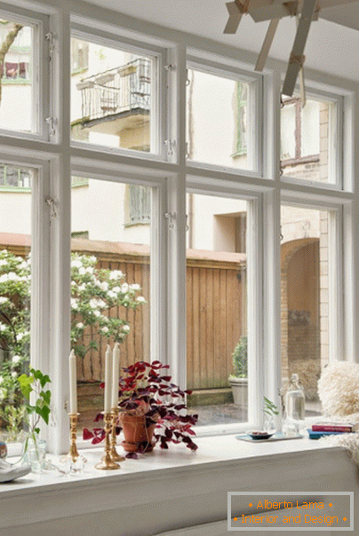 Large windows in the living room