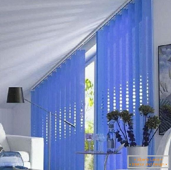 vertical blinds on windows, photo 2