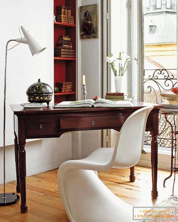 Stylish combination of classic and modern furniture