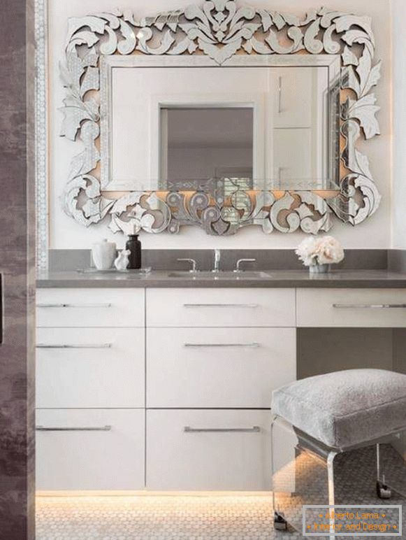 Decorative mirror in the bathroom photo design