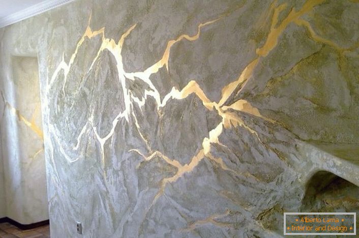 Venetian plaster: marble and gold.