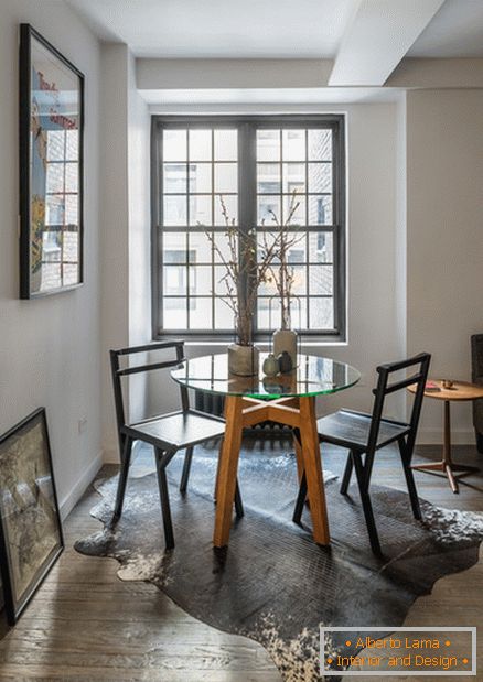 Dining room in studio apartment