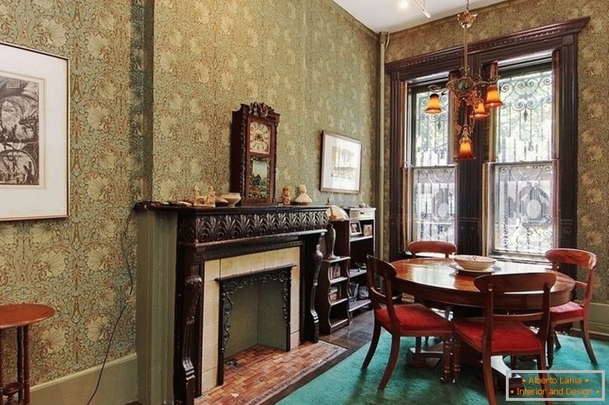 Wallpaper in the interior in the Victorian style