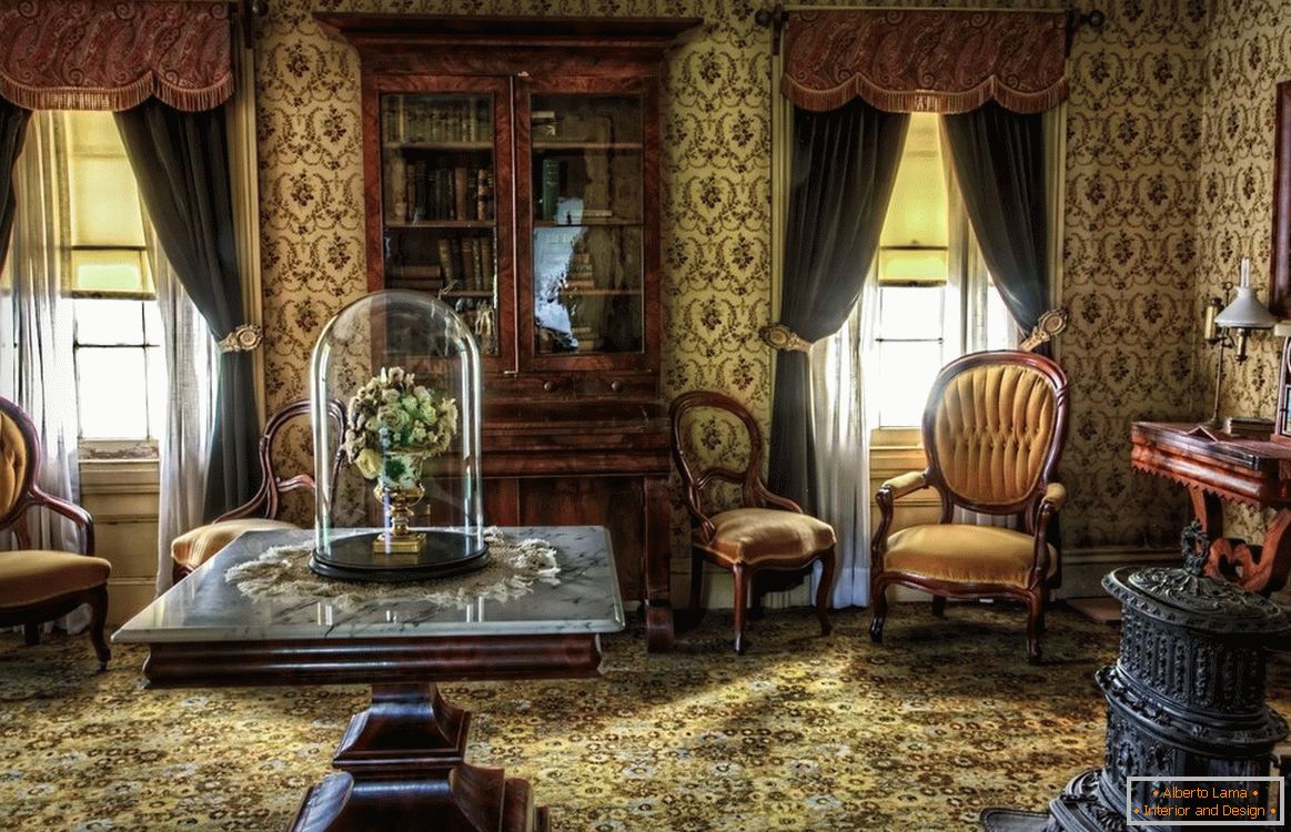 Decor in the interior in the Victorian style