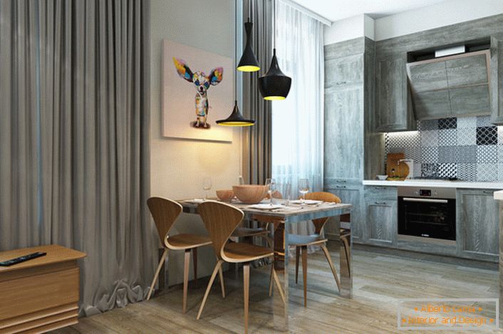 The kitchen set is pale gray combined with heavy curtains made of natural fabrics.