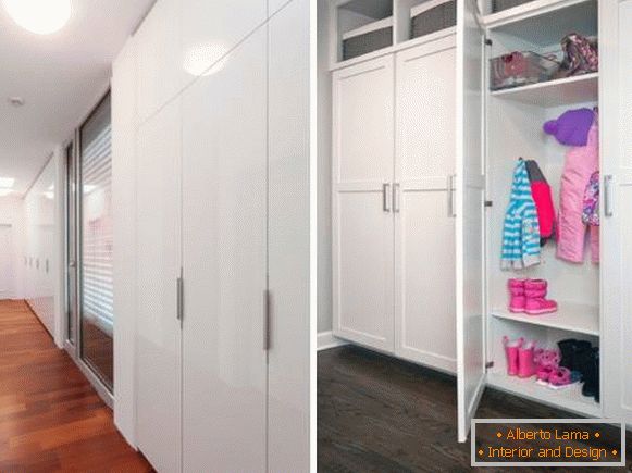 Built-in wardrobes in the hallway - photo in white color