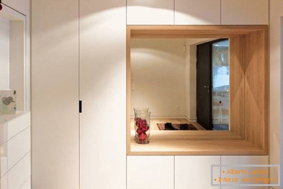 Design of a built-in wardrobe in the entrance hall of a private house