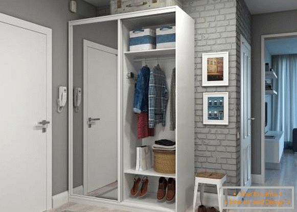 Small wardrobe compartment in the hallway - photo design ideas for the apartment