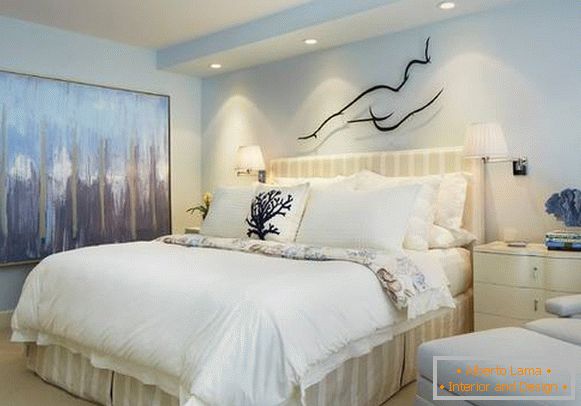White blue interior of the bedroom - photo in modern style