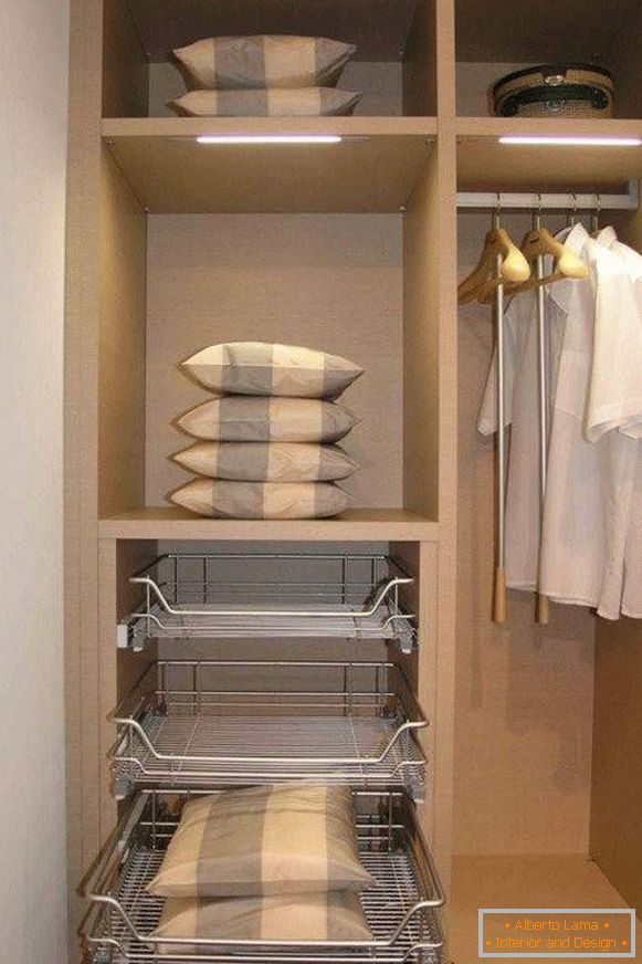 Filling a built-in closet in the bedroom - example and photo inside