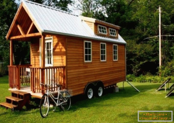 Mobile unusual small house