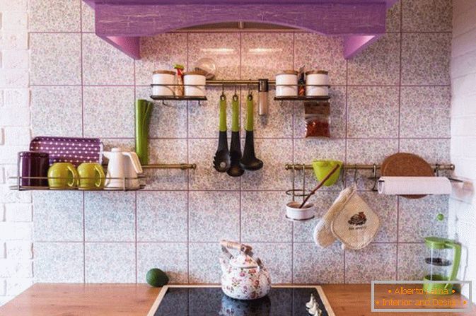 Purple accents in the interior of the kitchen