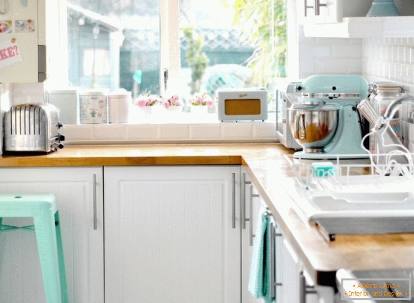 Pastel colors in the interior of the kitchen