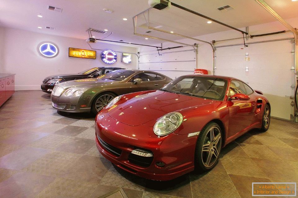 Tiled floor in the garage