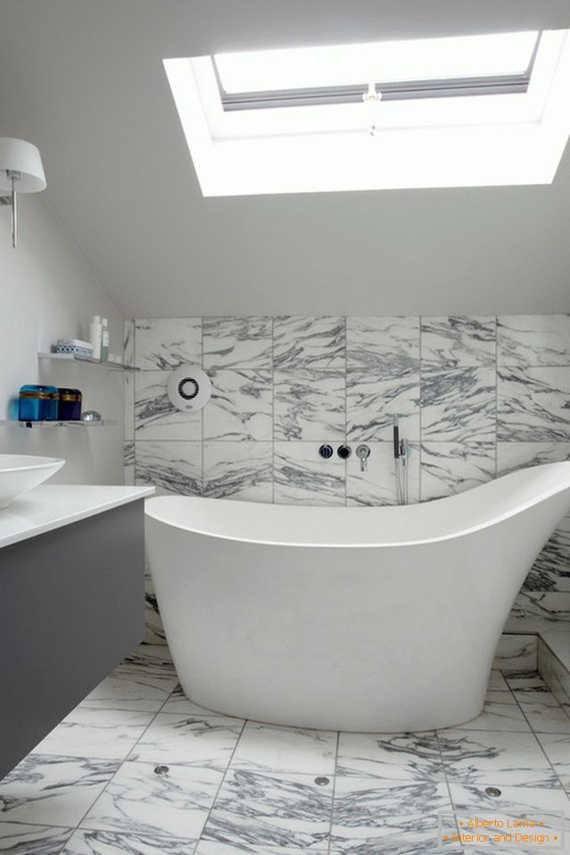 Marble tiles in the bathroom